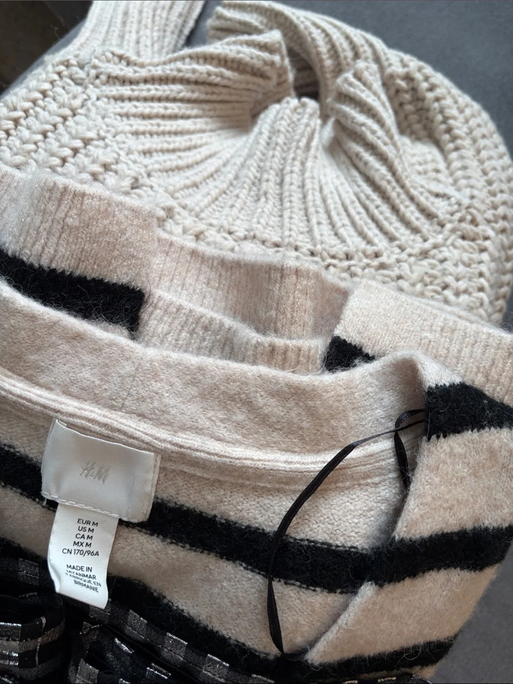 J. Crew ๐๐๏ธ Black & Cream Gingham Top NWT NEW BUNDLE W/ 2 FREE H&M sweaters - Picture 3 of 5